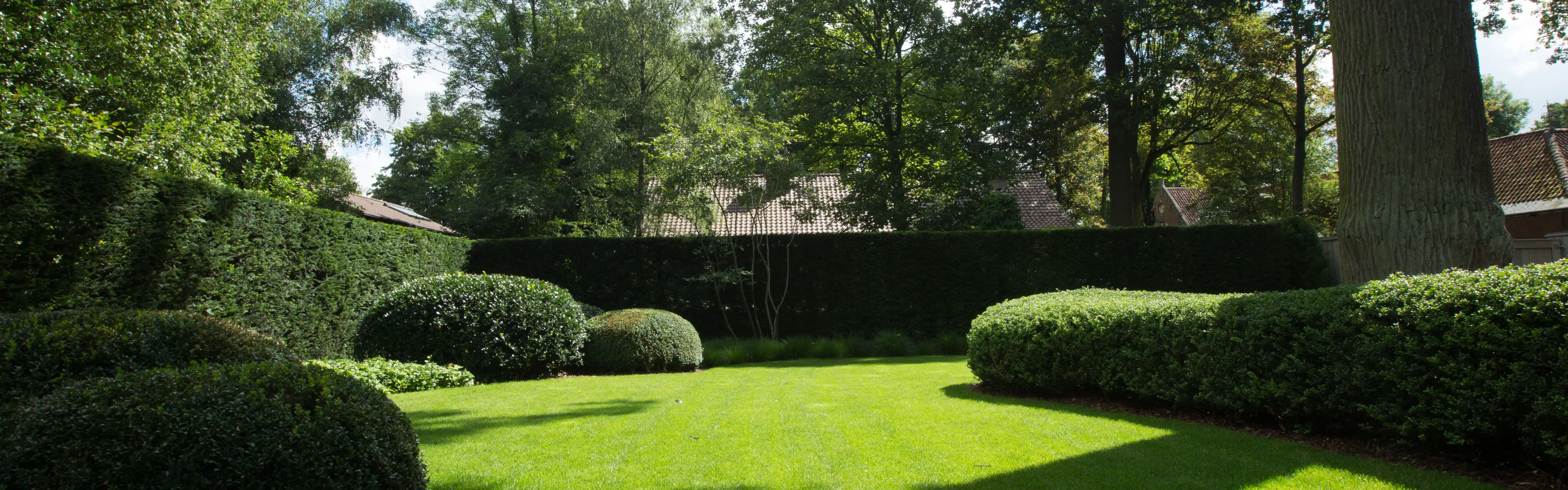 Klassieke tuin aan villa te Hofstade